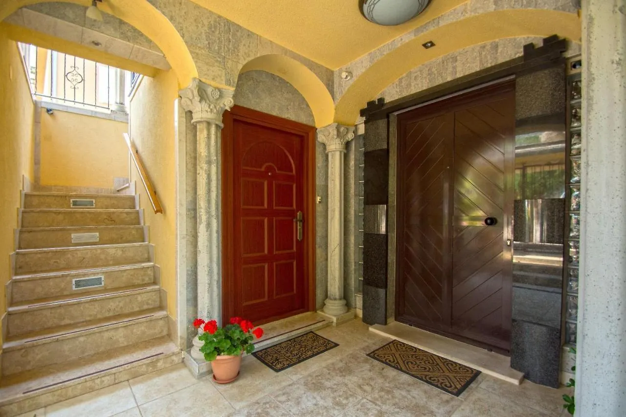 Apartments Oaza Dramalj 0*,  Croatia