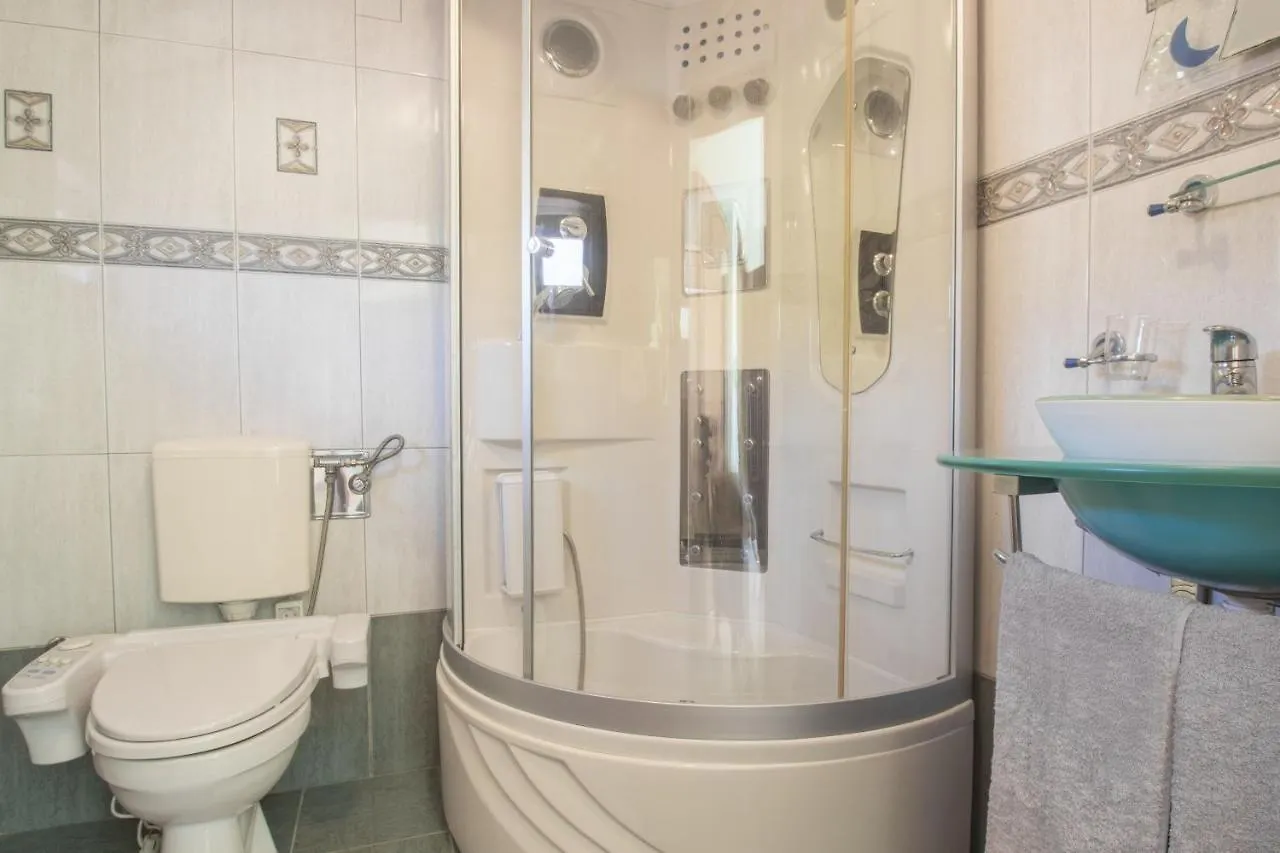 Apartments Oaza Dramalj 0*,  Croatia