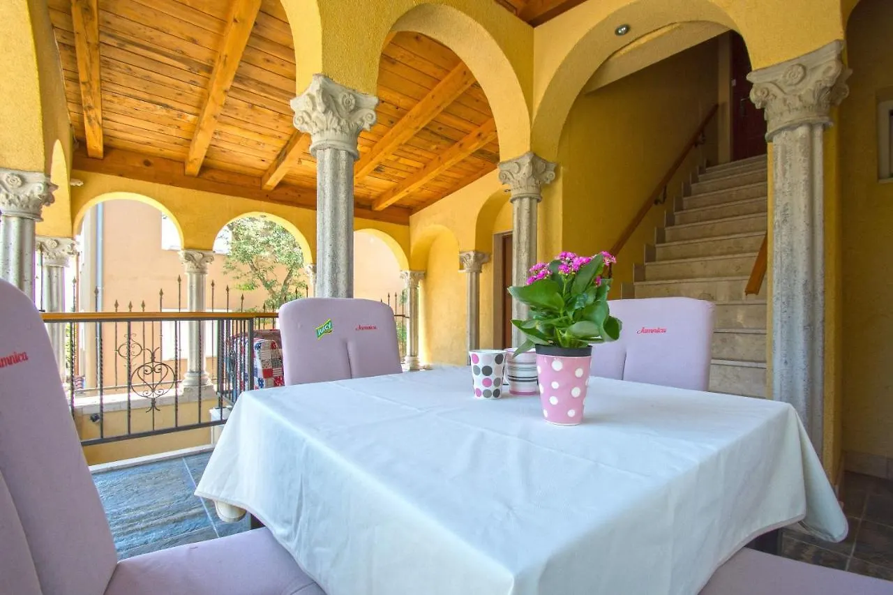 Apartments Oaza Dramalj